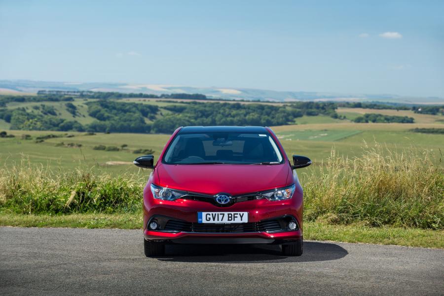  Toyota Auris Hybrid GB25 2017 года  (UK) (фото 45 из 46)